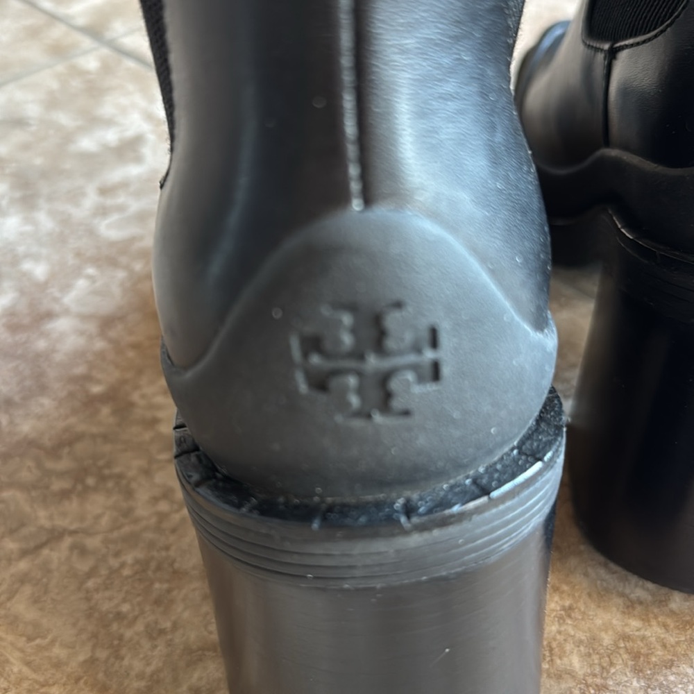 Tory Burch boots - size 8 - Picture 4 of 6